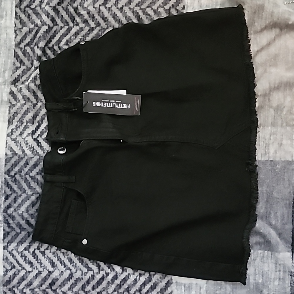 PrettyLittleThing Black Denim Mini Skirt – Women’s Size 4 NWT
